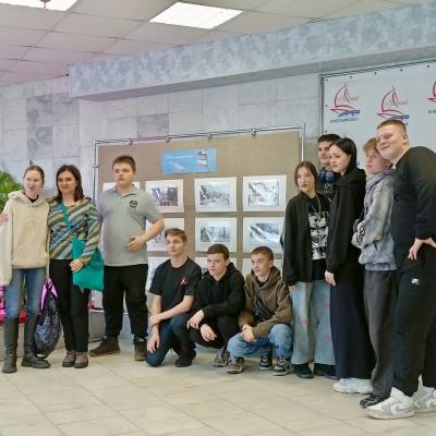 Открытие выставки ко Дню воссоединения Крыма и Севастополя с Россией для учащихся школы «Ступени» 18 марта