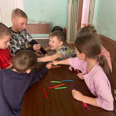 Маршрутная игра «Весёлое путешествие» для детей, проживающих в пункте временного размещения, 28 апреля